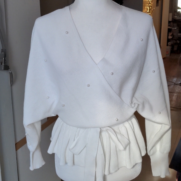 V-Neck Beaded Ruffle Hem Sweater - Picture 2 of 16